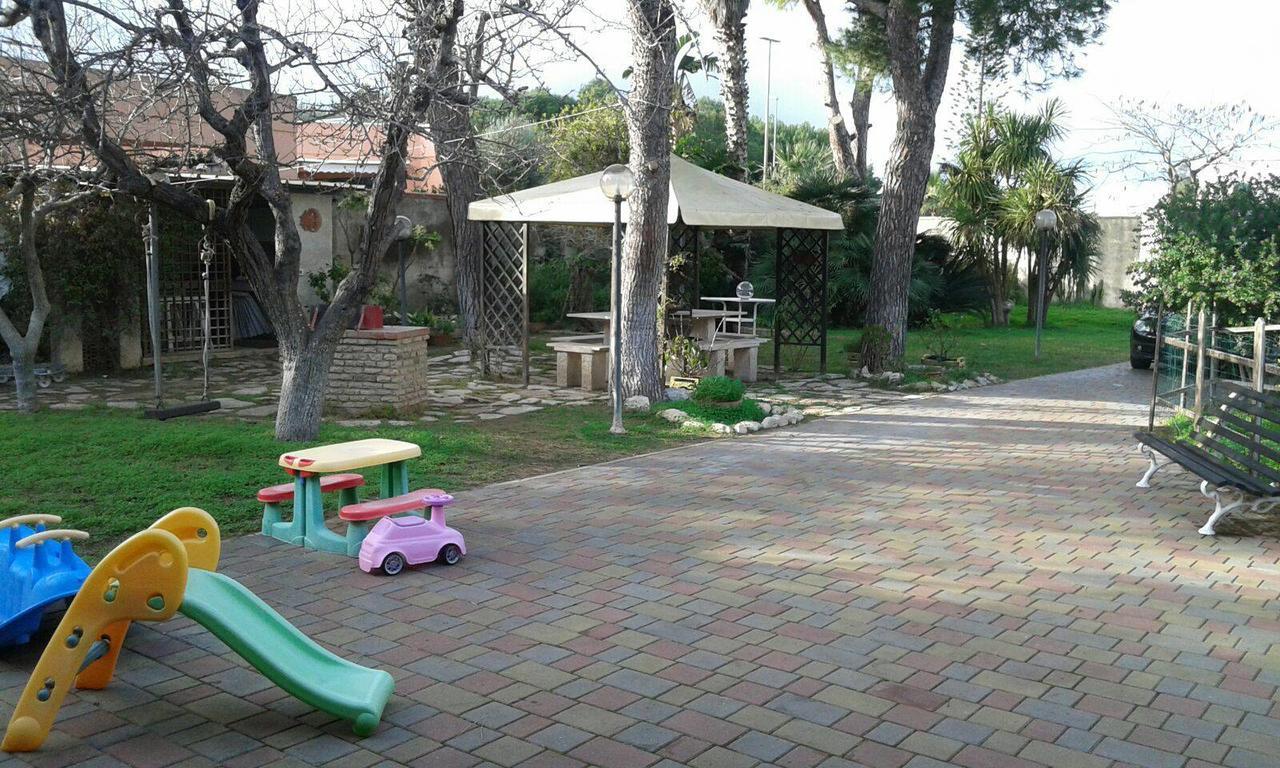 Casina Delle Arti Bed & Breakfast San Cataldo  Ngoại thất bức ảnh