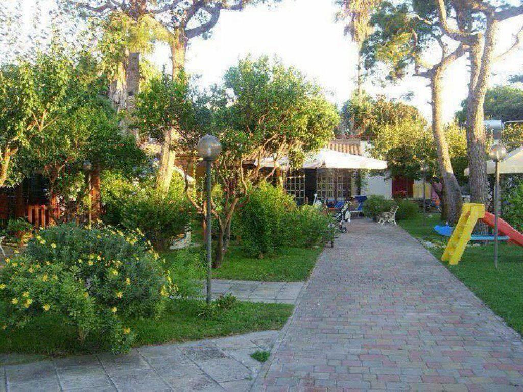 Casina Delle Arti Bed & Breakfast San Cataldo  Ngoại thất bức ảnh